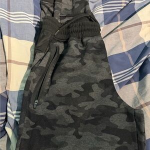 Camouflage Jogger Pants boys medium